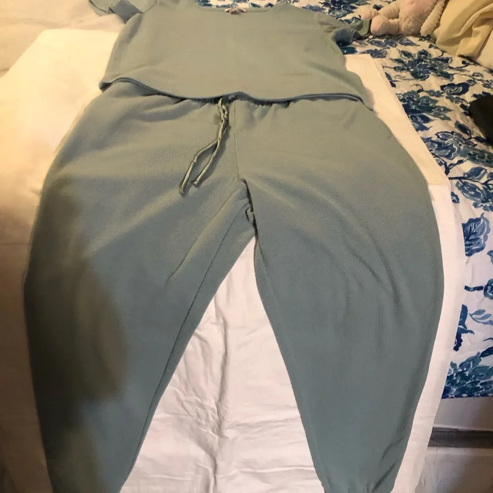 Victoria Secrets 2 Piece Lounge Set Pullover Top Draw String Pants EUC - Picture 4 of 8